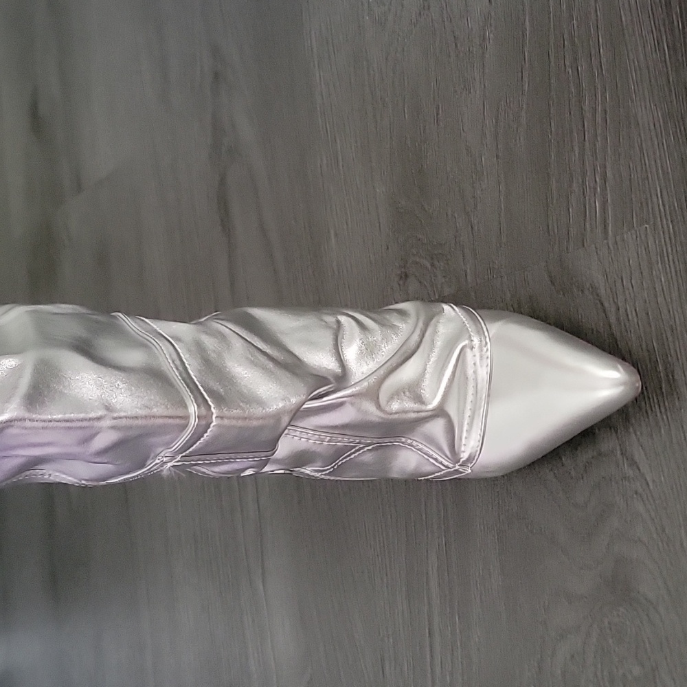 Silver Boot - image 3